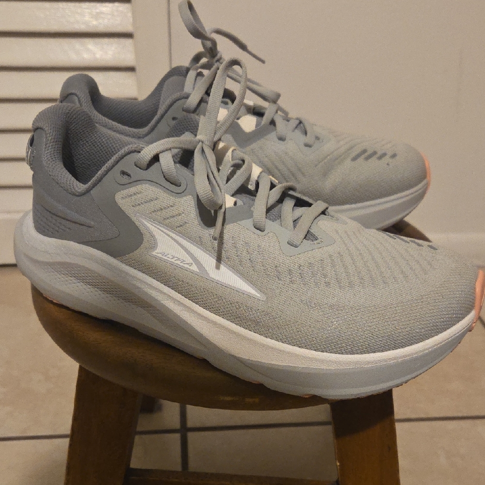 ALTRA WOMEN'S PARADIGM 8 Women's Gray and White Athletic Shoes